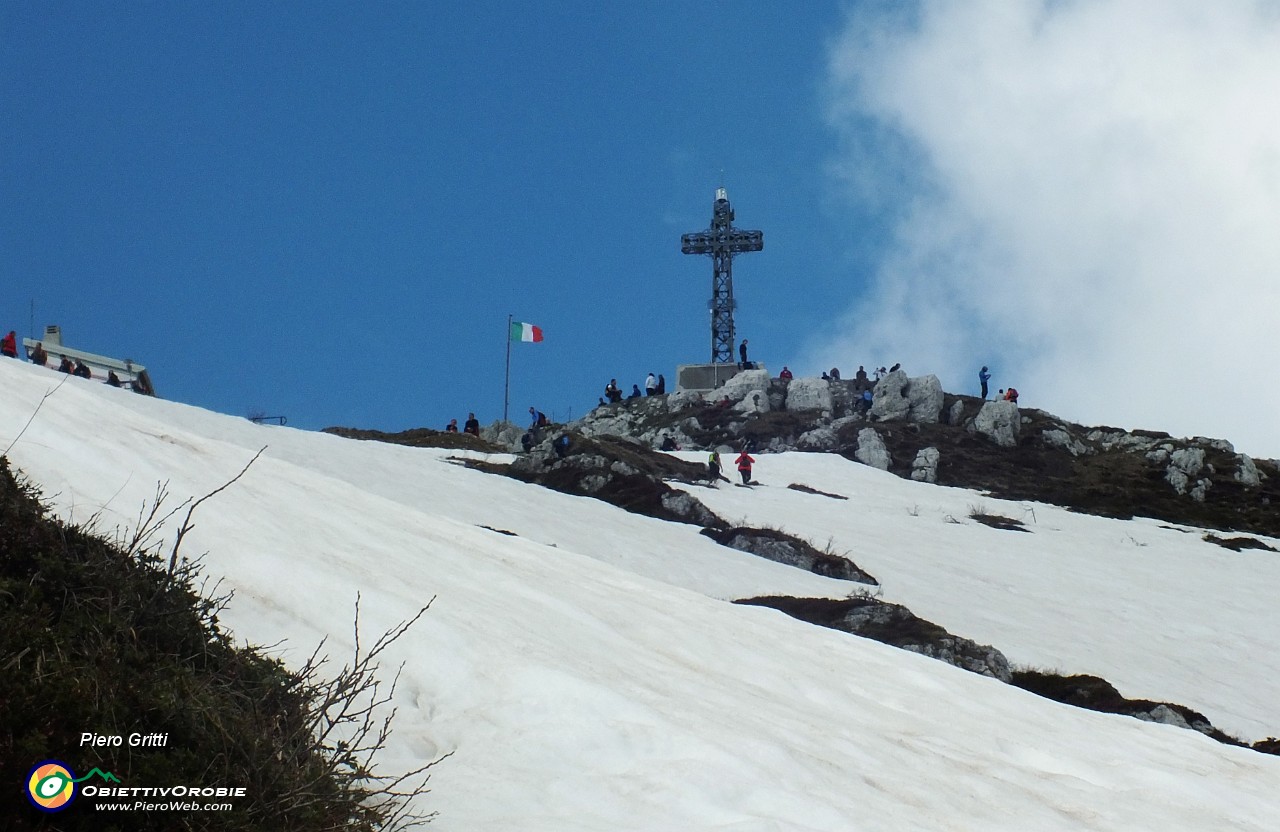 25 zoom sulla croce di vetta....JPG